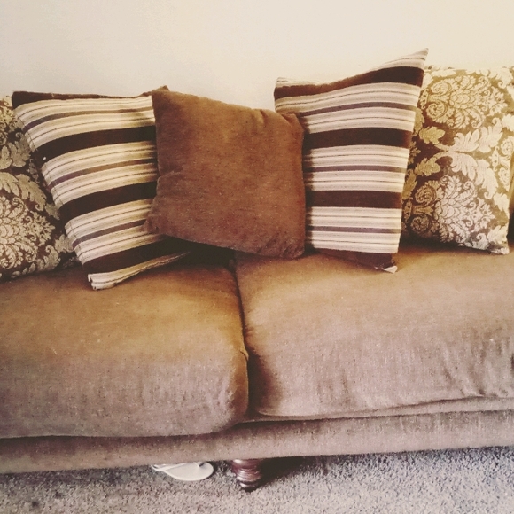 Couch - Picture 1 of 1